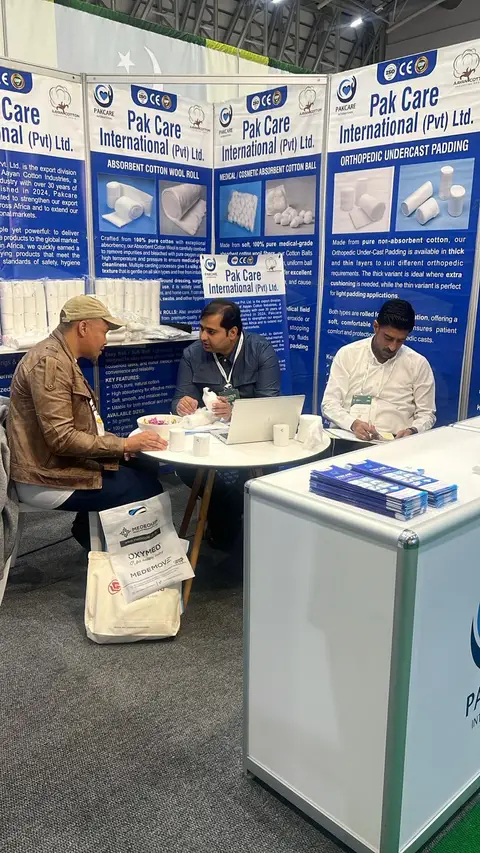 A visitor discussing products with the Pak Care team